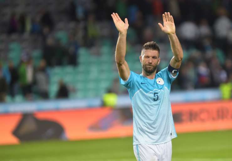 Dolgoletni kapetan Slovenije Boštjan Cesar končal nogometno kariero