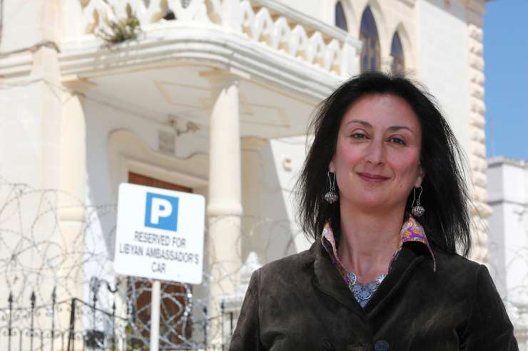 Dve leti po smrti malteške novinarke še vedno ni znano, kdo je naročil njen umor