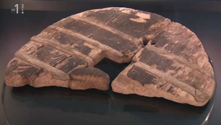 V Pivki razstavljeno najstarejše leseno kolo na svetu, staro kar 5200 let