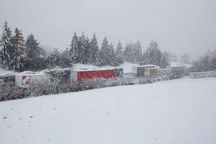 Sneg zakuhal godljo v prometu: zastoji na štajerski avtocesti