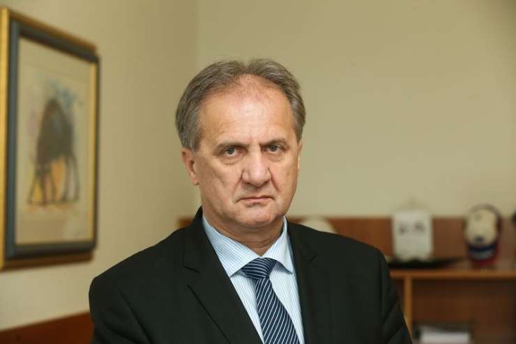 Poslanec Pavšič bo šefa Fursa Simiča naznanil tožilstvu, očita mu kršitev davčne tajnosti