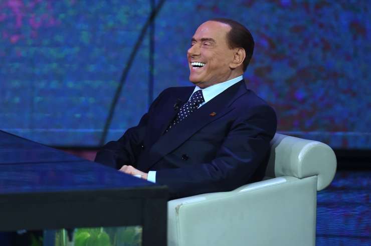 Milansko tožilstvo zanikalo, da preiskuje Berlusconija zaradi suma pranja