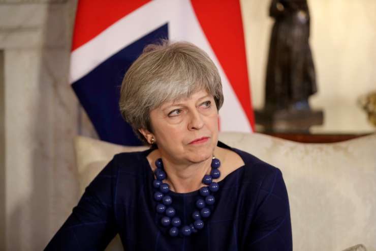 Theresa May v parlamentu tesno prestala še eno preizkušnjo glede brexita