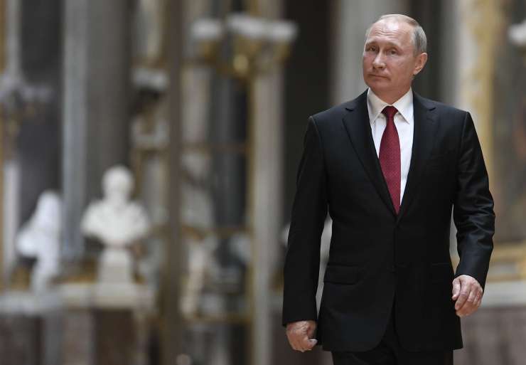 Svetovalci Putina res zavajajo glede poteka vojne?