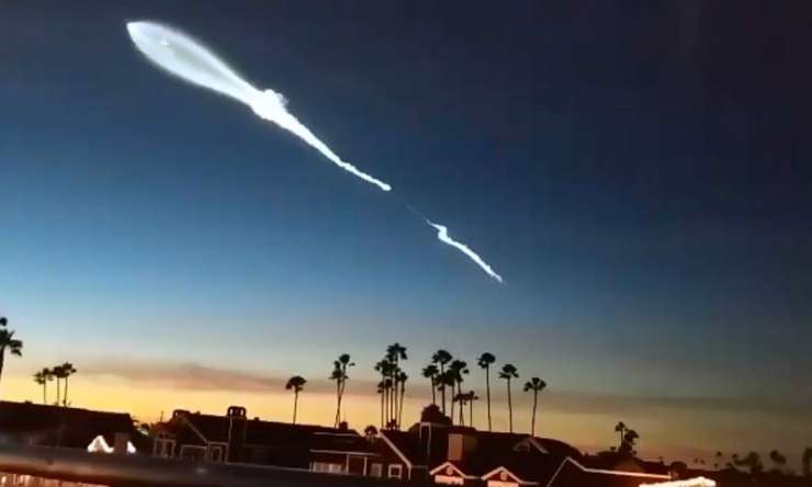 Nezemljani nad Los Angelesom? Ne, samo raketa podjetja SpaceX