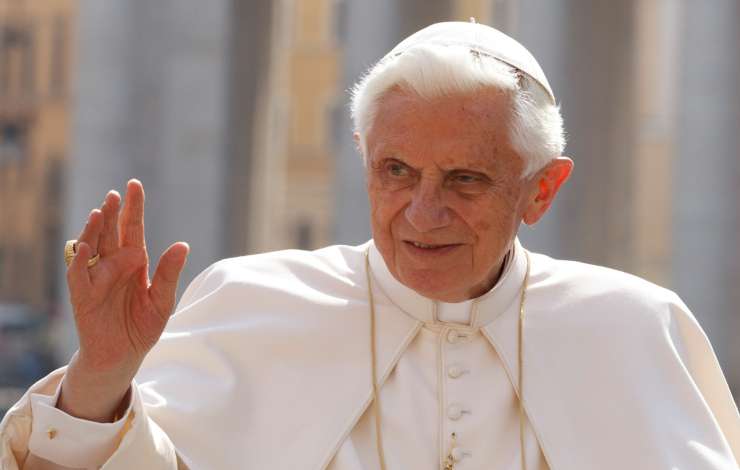 Nekdanji papež Benedikt XVI. obtožen, da ni ukrepal v štirih primerih zlorabe otrok