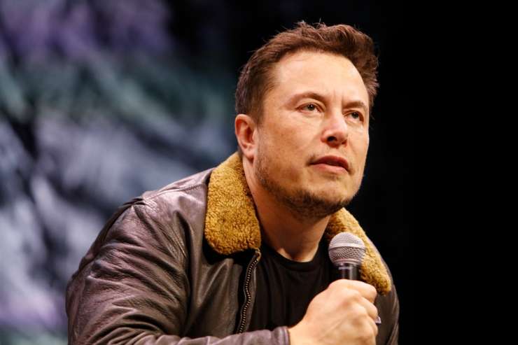 Elon Musk želi turiste popeljati okrog Lune