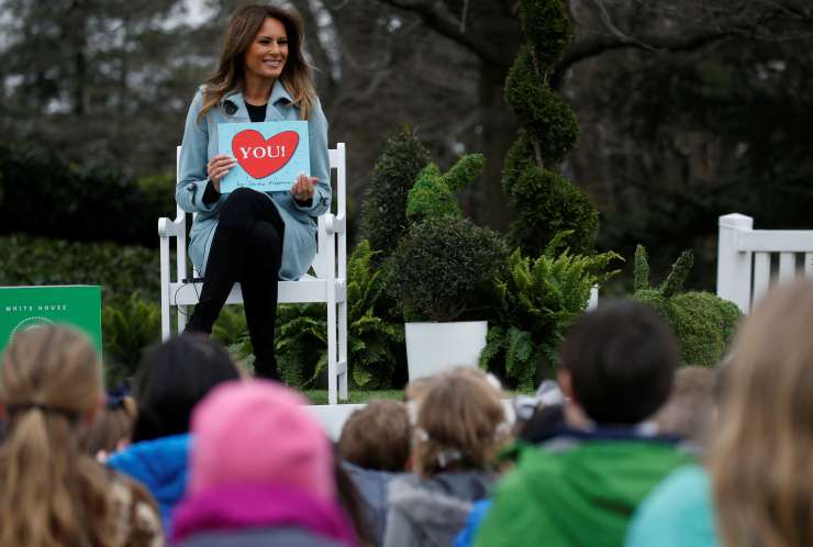 Kotaljenje pirhov z zakoncema Trump: Melania je otrokom prebrala pravljico