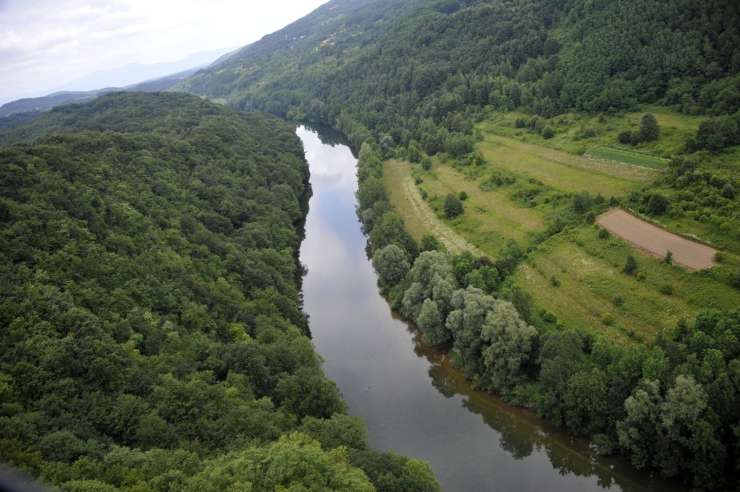 V Kolpi našli truplo moškega