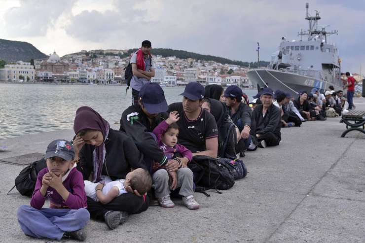 V Grčiji letos prišlo skoraj 50 odstotkov migrantov več kot lani; v Italijo pa le tretjina toliko kot lani