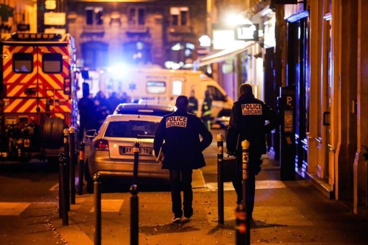 Teroristični napad v Parizu terjal smrtno žrtev, več ranjenih