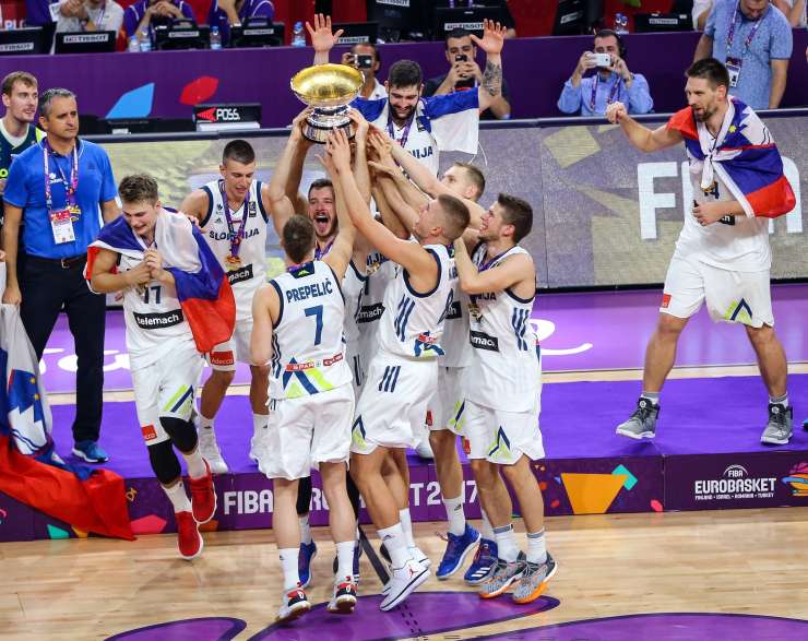 Slovenski košarkarji so še eno  zmago oddaljeni od Eurobasketa!