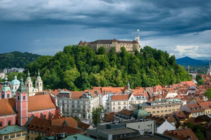 "Razkosanje" Slovenije predvideva 11 pokrajin z Ljubljano kot samostojno pokrajino