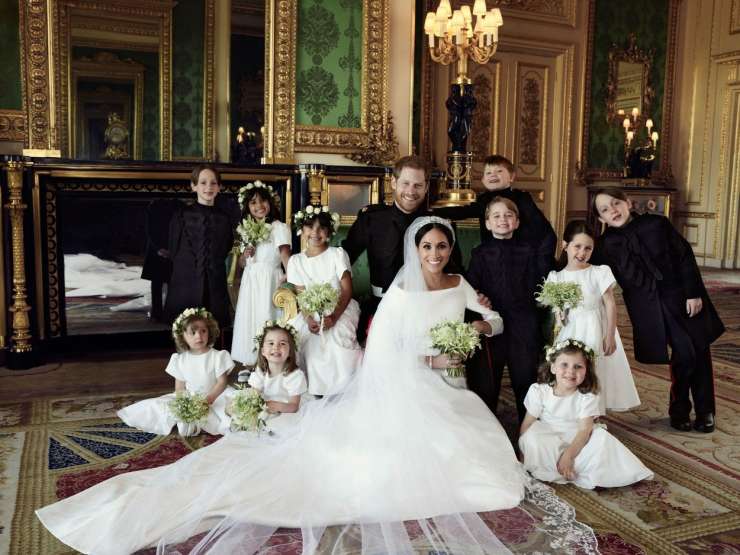 FOTO: Harry in Meghan razkrila uradne fotografije kraljeve poroke