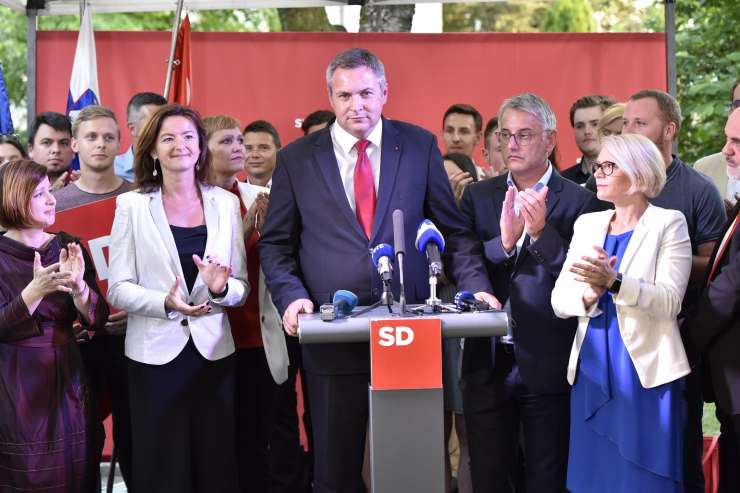 Dejan Židan se poslavlja od vodenja SD, odslej bo v stranki glavna Tanja Fajon