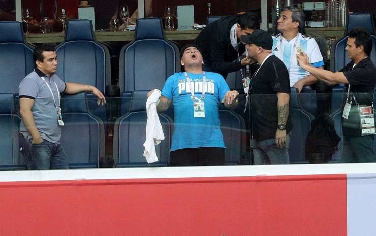 Maradona je bil po tekmi Argentine tako izmučen, da je potreboval zdravniško pomoč