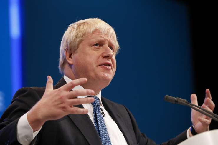Boris Johnson grozi, da Bruslju ne bo plačal milijardnega "računa za ločitev"