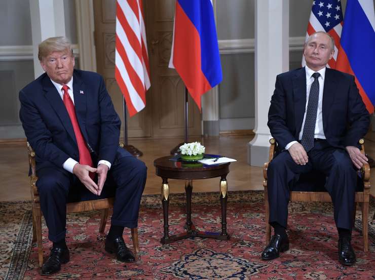 Trump povabil Putina v Belo hišo in zavrnil predajo Američanov Rusiji