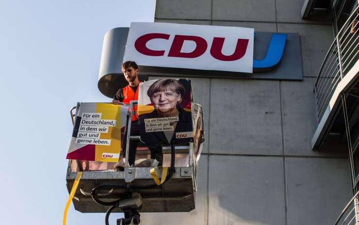 Panika v Berlinu: AfD že druga najbolj priljubljena stranka, Merklova je lahko zaskrbljena