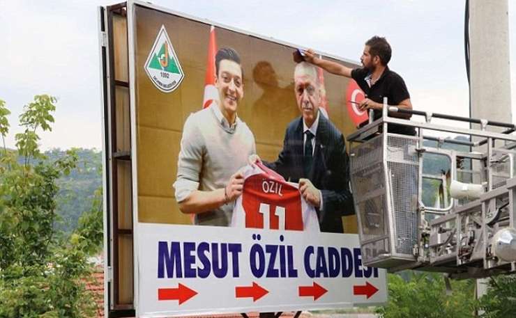 Nemška nogometna zveza želi končati javno debato in obtoževanje zaradi afere Özil