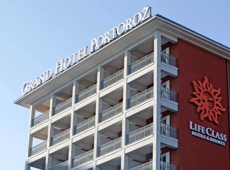 Za Istrabenzove hotele na Obali se potegujejo Američani, srbski tajkun in država