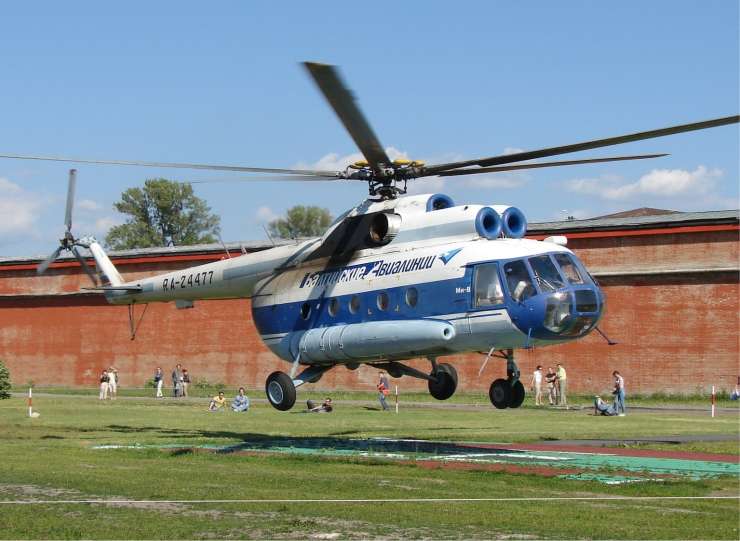 V Sibiriji potniški helikopter trčil v tovor drugega helikopterja; umrlo je 18 ljudi
