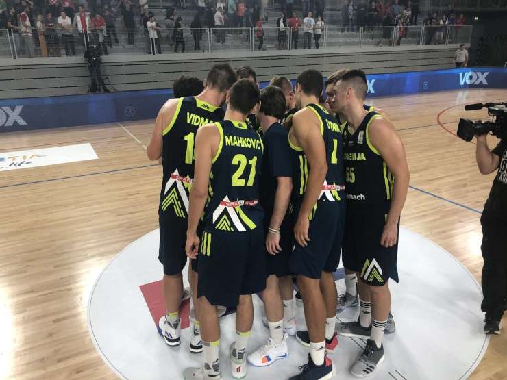 Slovenski košarkarji bodo kljub napetim razmeram v Ukrajini v četrtek igrali v Zaporožju
