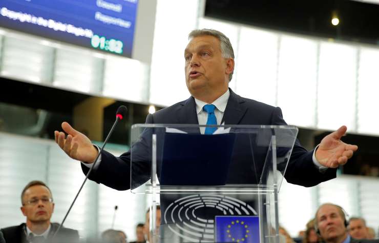 Orban udaril po EPP, ki naj bi postajala vse "bolj liberalna, socialistična, levičarska in sredinska
