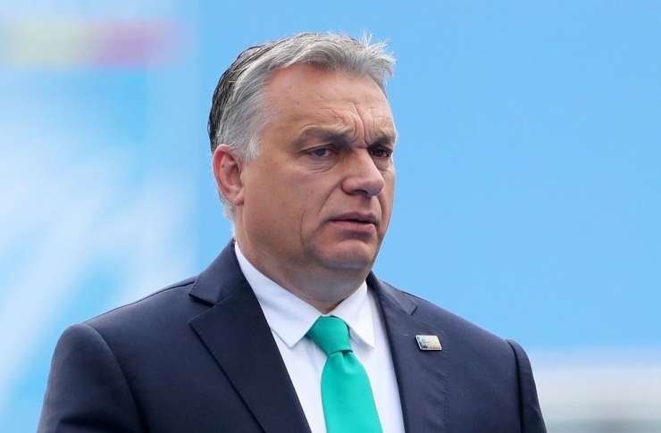 Orban "sam ne živi tega, kar pridiga drugim": sam je šel na počitnice v Dalmacijo, Madžarom pa pravi, naj ostanejo doma
