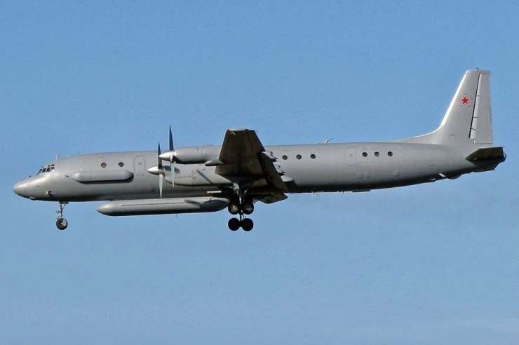 Sirija naj bi med izraelskim letalskim napadom nehote sestrelila rusko vojaško letalo