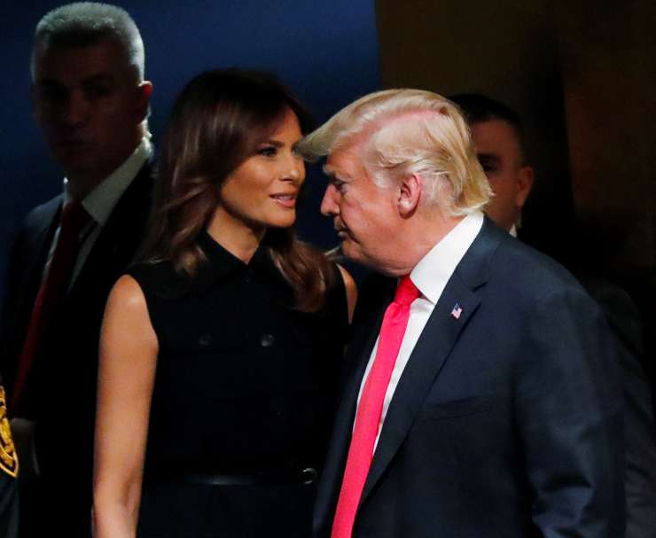 FOTO: Se je Melania s črno obleko res uprla Trumpu?