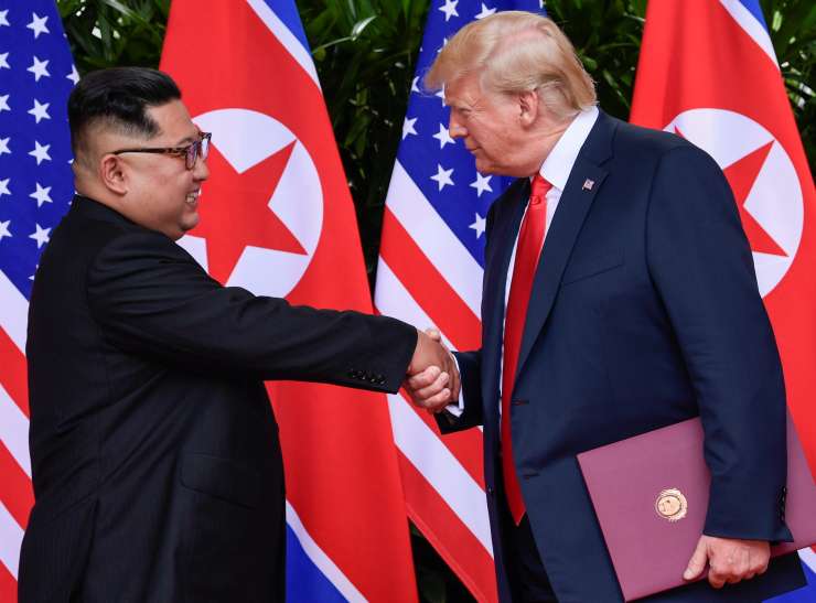 Trump je prejel "čudovito" pismo diktatiorja Kima, zaradi katerega nasprotuje skupni vojaškim vajam ZDA in Južne Koreje