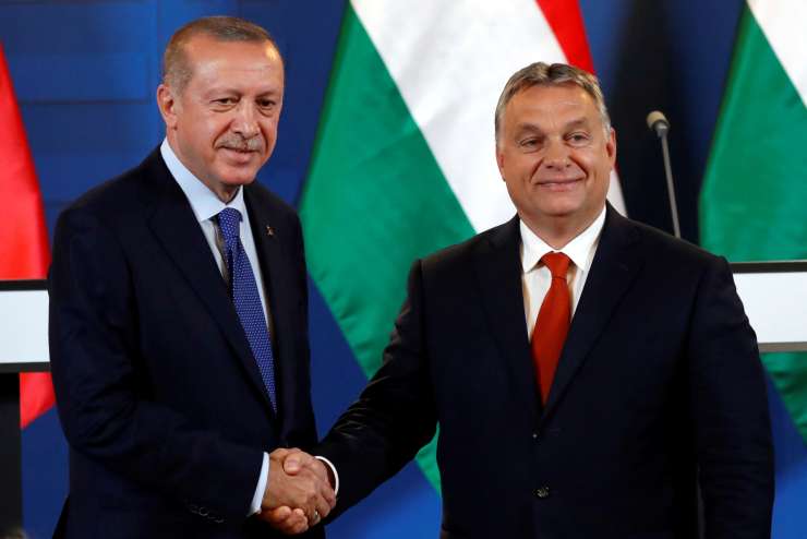 Orban in Erdogan se vojaško povezujeta