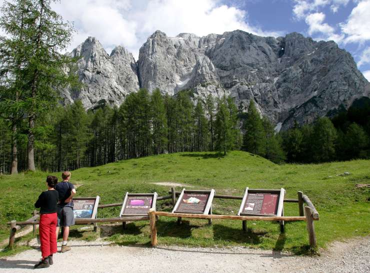 Reševanje s Prisojnika: tuji planinci so brez izkušenj in primerne opreme rinili na slovensko goro
