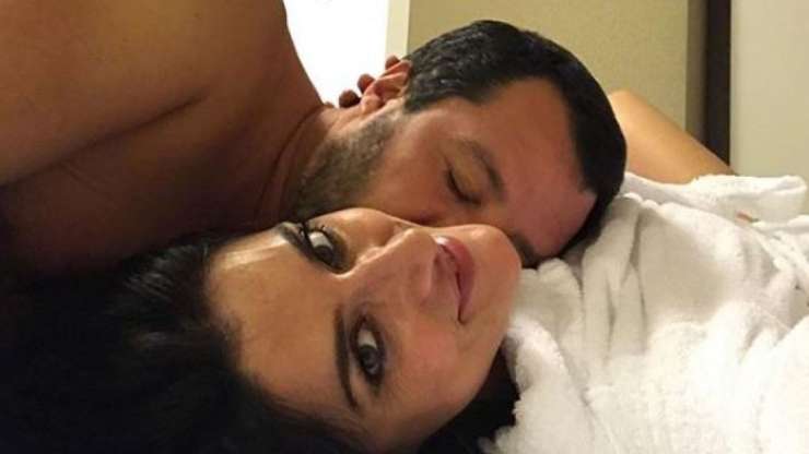 Zvezdnica na Instagramu objavila fotografijo na pol golega Salvinija in mu sporočila, da je njune zveze konec
