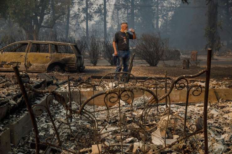 V Kaliforniji že 77 smrtnih žrtev požarov, pogrešanih še skoraj 1000 ljudi