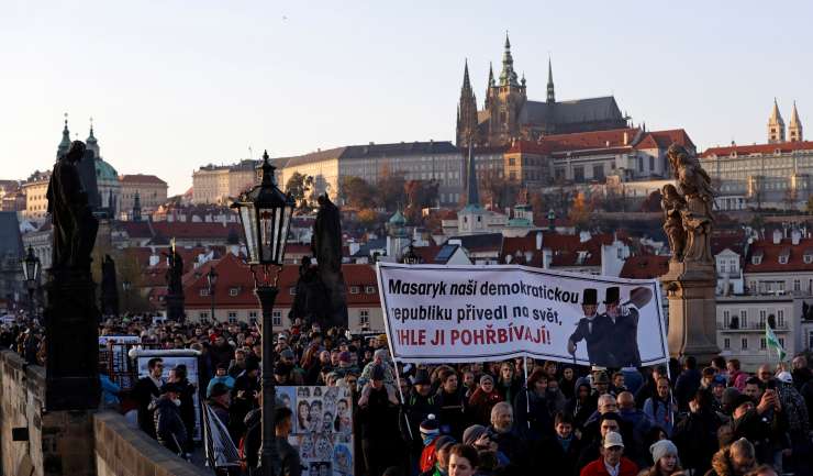 Na protestih proti Babišu na ulicah Prage več kot 200.000 ljudi