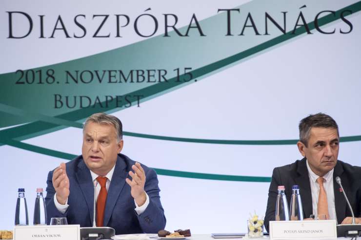 Jezni Orban zaradi sodelovanja pri referendumu o drugem tiru okrcal tudi SDS, Šarec, ki ga je primerjal z madžarskim komikom, pa ga je pozitivno presenetil