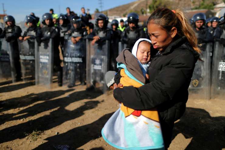 Bidnova vlada je staršem vrnila le okrog sto otrok, ki so bili migrantom odvzeti na meji