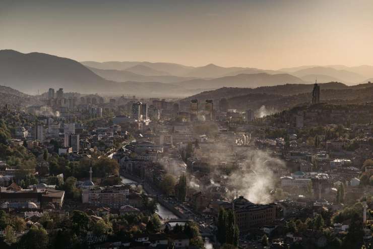 Sarajevo "kraljuje" na lestvici mest najbolj onesnaženim zrakom