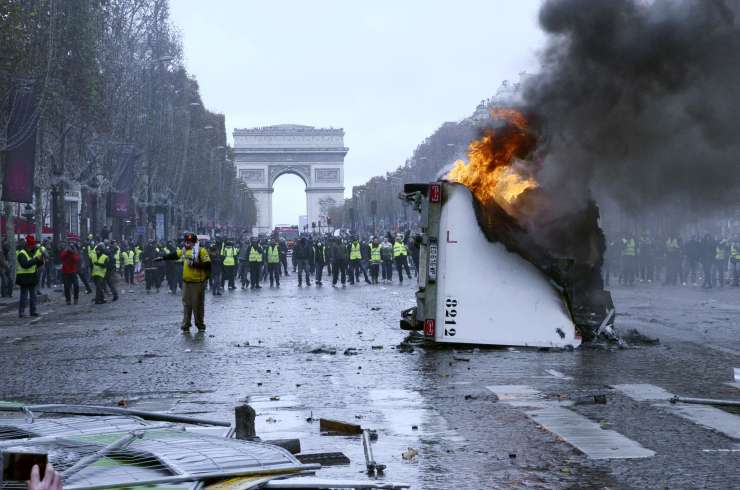 V Parizu policija prijela skoraj 500 oseb
