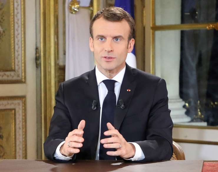 Macron po protestih rumenih jopičev napovedal večje koncesije