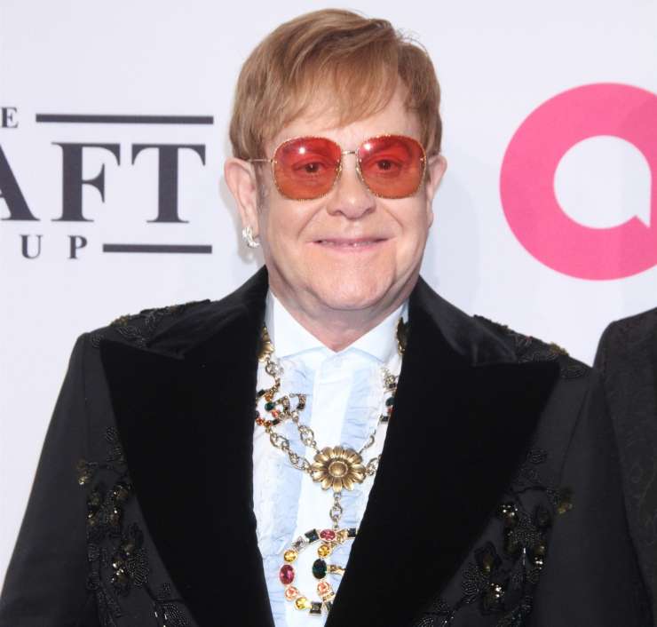 Elton John naznanil nove datume poslovilne turneje.