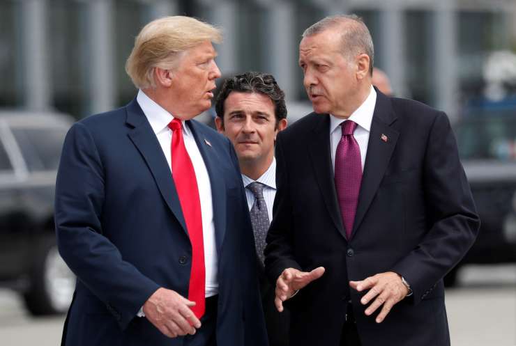 Trump je Erdoganu zagrozil s "popolnim uničenjem" gospodarstva, če bi v Siriji storil napačne poteze
