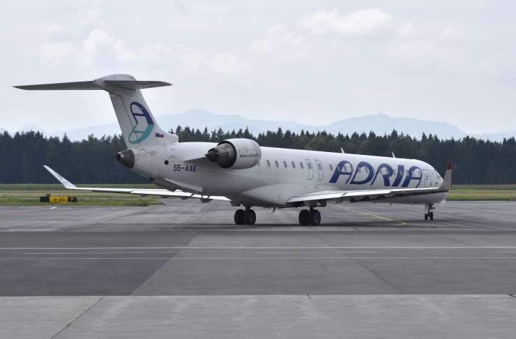 Neuradno: Adrii so upniki zasegli prva letala, odpovedujejo se leti