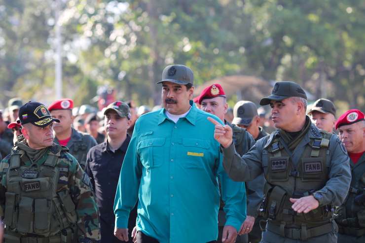 Maduro svari pred državljansko vojno, odvisno od  "norosti in agresivnosti" ZDA in njihovih zaveznic