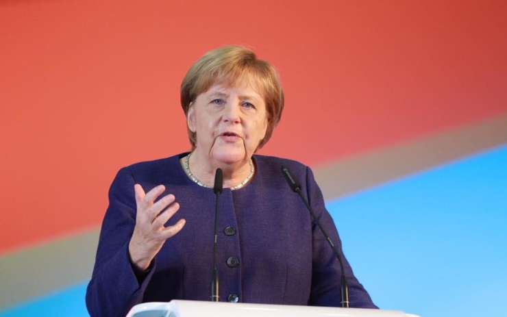 Angela Merkel: Deutschland muss den Neonazis tabulos die Stirn bieten