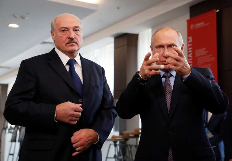 Putin hvali Lukašenka, ki je po njegovem sposoben rešiti krizo v državi