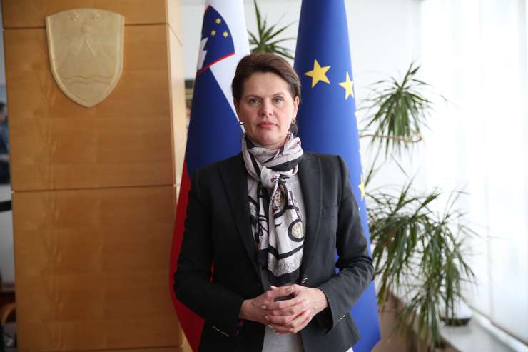 Ministrica Bratuškova: Nikakor nimamo nobene odgovornosti za to, kaj se je dogajalo pod prejšnjim vodstvom