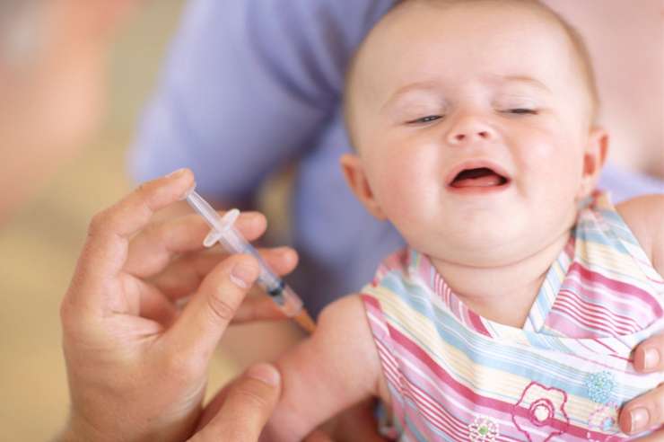 Ugotovitve inšpektorata: V Sloveniji z vektorskimi cepivi cepljenih 250 otrok